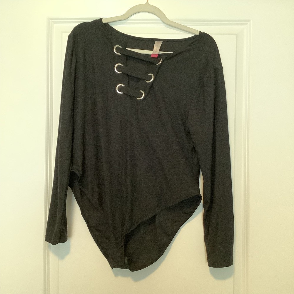 No Boundaries Black V Neck Bodysuit (size XL)